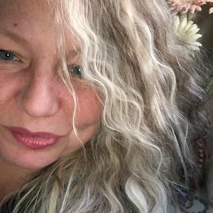 Meet your Posher, Debra